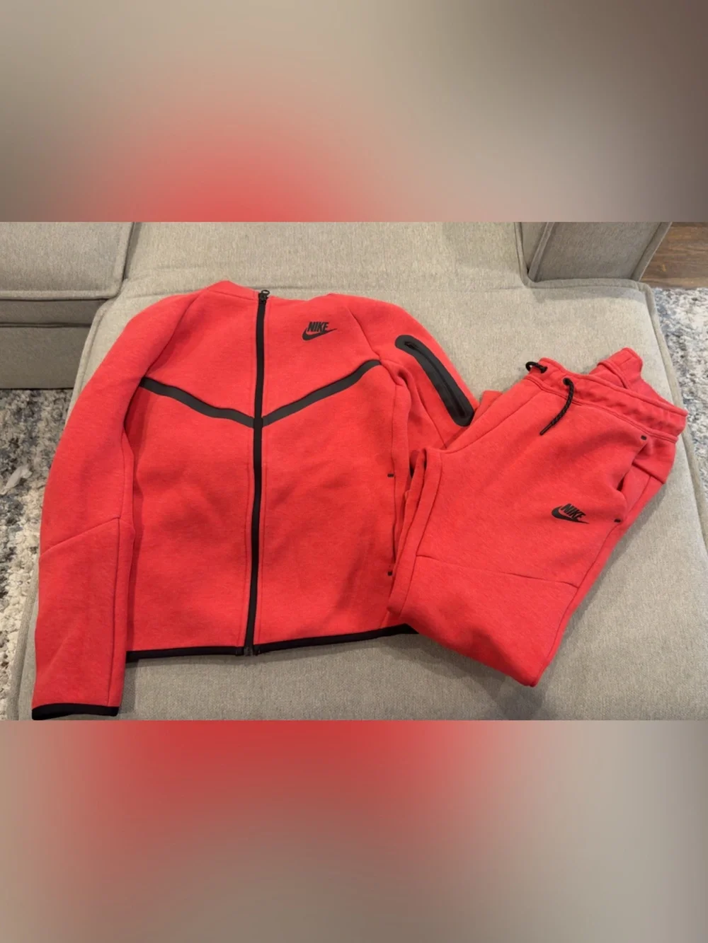 YOUTH (L) Red Nike Tech Set